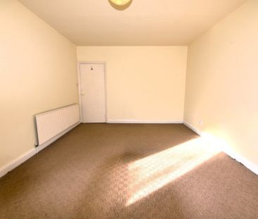 2 bedroom Flat in Otley Road, Leeds - Photo 2