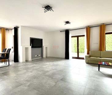 Przestronny dom na zamkniętym osiedlu - Zdjęcie 1