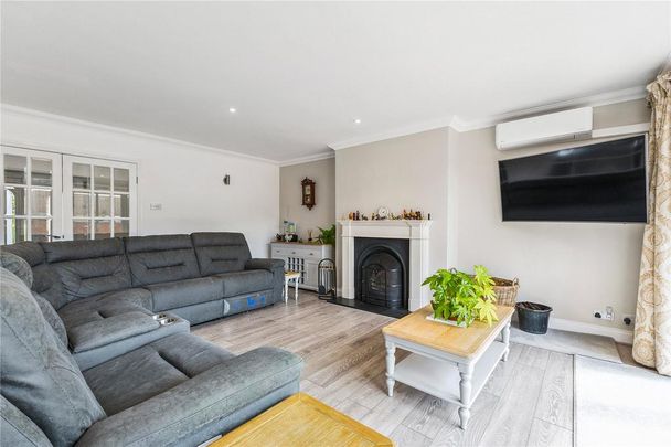 6 bedroom detached house to rent - Photo 1