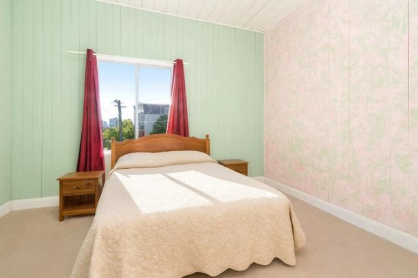 CHARMING CHARACTER HOME IN PRIME SOUTH BRISBANE LOCATION - Photo 1