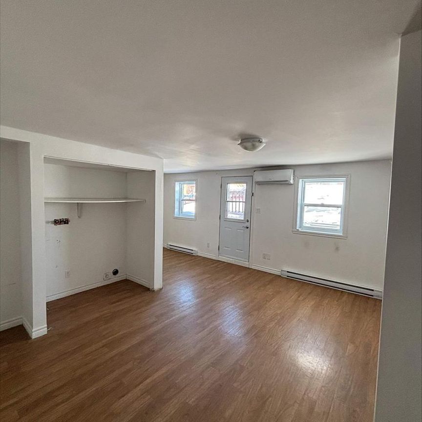 3 CH - 1 SDB - Sherbrooke - $1,190 /mo - Photo 1