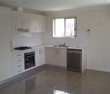 Neat 2 bedroom granny flat - Photo 3