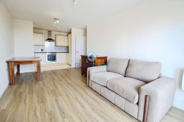 The Junction, Slough Station, SL2 - Photo 1