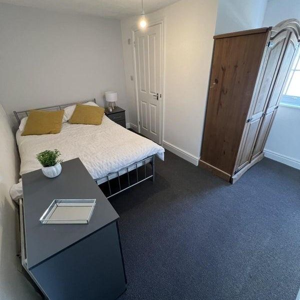 1 bedroom in a house share to rent - Photo 1