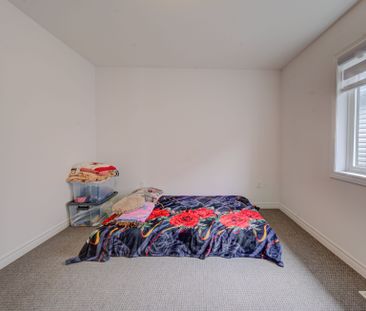 For Lease - 227 Longboat Run, Brantford, Ontario - Photo 6