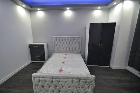 6 bedroom house to rent - Photo 2