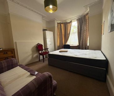 5 bedroom detached house to rent - Photo 4