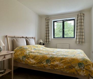 3 bedroom semi-detached house to rent - Photo 6