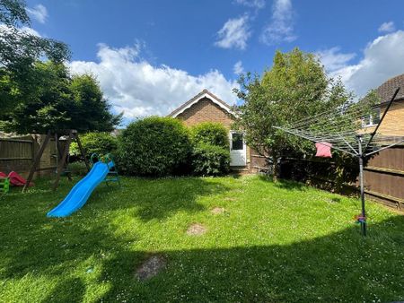 4 bedroom detached house to rent - Photo 3