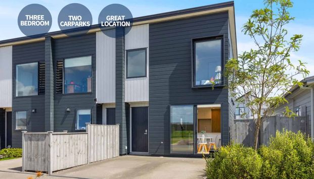 Modern, Sleek & Perfectly Positioned - Photo 1