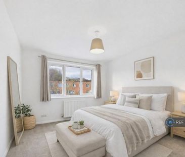 3 bedroom maisonette to rent - Photo 2