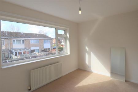 2 bedroom mews to rent - Photo 4