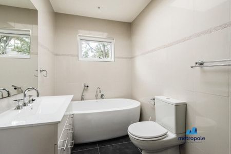 2/79 Bowen Street, CAMBERWELL, VIC - Photo 5