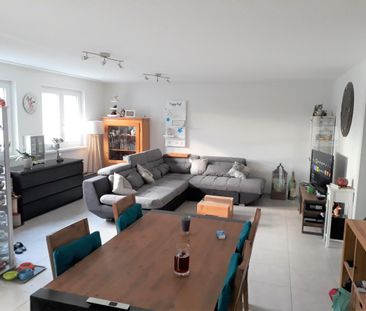 Dans maison de 4 familles, à louer appartement de 3,5 pièces, bain ... - Photo 2