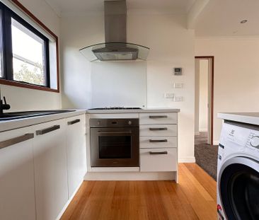 REMARKABLE IN REMUERA - Photo 2