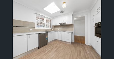 Freshly Updated Home in Sought-After Crestwood Catchment - Photo 5