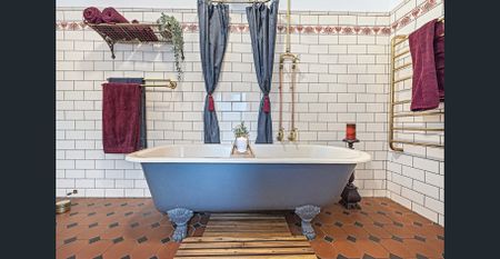 STUNNING WEATHERBOARD IN PRME LOCATION - Photo 3