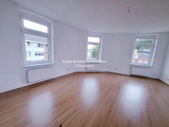 🎈😊 VIP-LOUNGE – WOHNEN MIT BLICK AUF DAS HISTORISCHE 🧡 VON GERRESHEIM ! - Photo 1