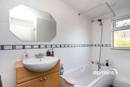 Whitley Road, Yateley, Hampshire, GU46 - Photo 3