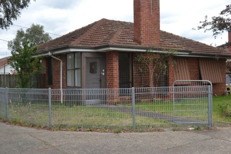 Family Home In Central West Heidelberg Location (Includes Solar Electricity) - Photo 3