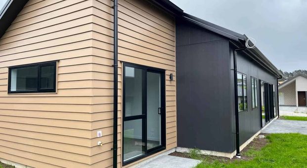 Near New Family Home Ara Hills - Photo 1