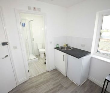 Collier Row Lane, Romford, RM5 - Photo 4