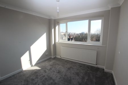 Cedar Lodge, Tunnel Road, The Park - Photo 3