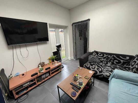 6 bedroom townhouse to rent - Photo 1