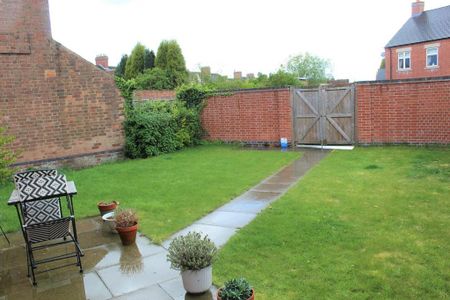 2 bedroom semi-detached house to rent - Photo 2