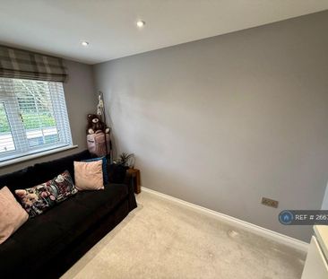 4 bedroom semi-detached house to rent - Photo 1