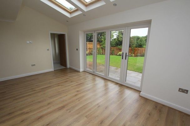 4 bedroom detached house to rent - Photo 1