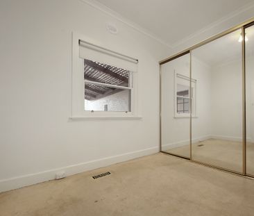 35 Eddys Grove, Bentleigh VIC 3204 - House For Rent | Domain - Photo 4