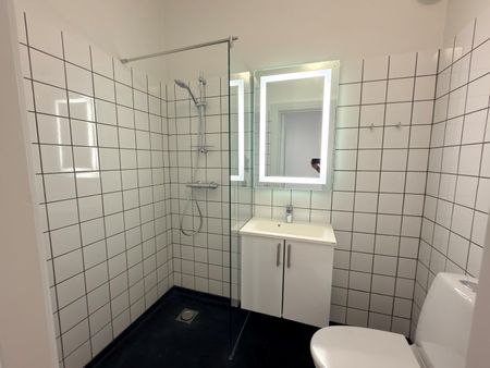 <b>Delevenlig og seniorvenlig 2-værelses lejlighed med altan</b><br> - Photo 5