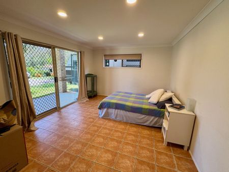 Amazing 4 Bedroom Family Home in Noosaville &vert; &dollar;885 Per Week - Photo 2