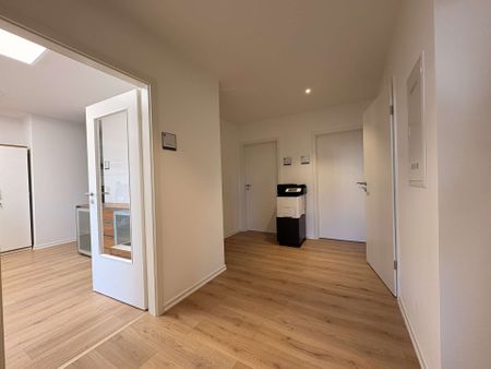 Sanierte 4-Raumwohnung mit großem Balkon und Blick ins Grüne! - Foto 2