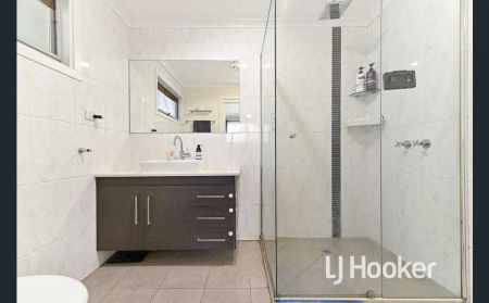 “For Lease – 56 Collins Crescent, Berwick VIC 3806” - Photo 5