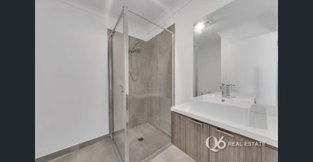 Brand New, Stylish Townhouse in Prime Westwood Estate Location! - Photo 3