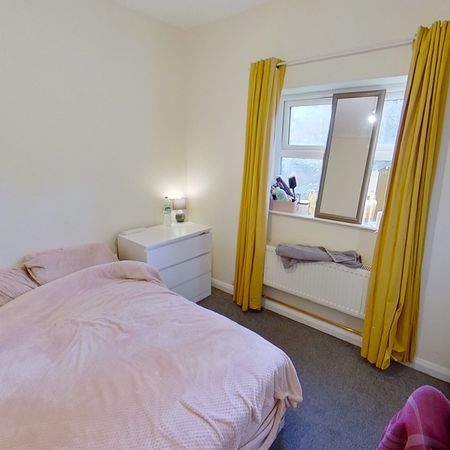 Flat 5, 122 Foxhall Road, NG7 6LH, NOTTINGHAM - Photo 3