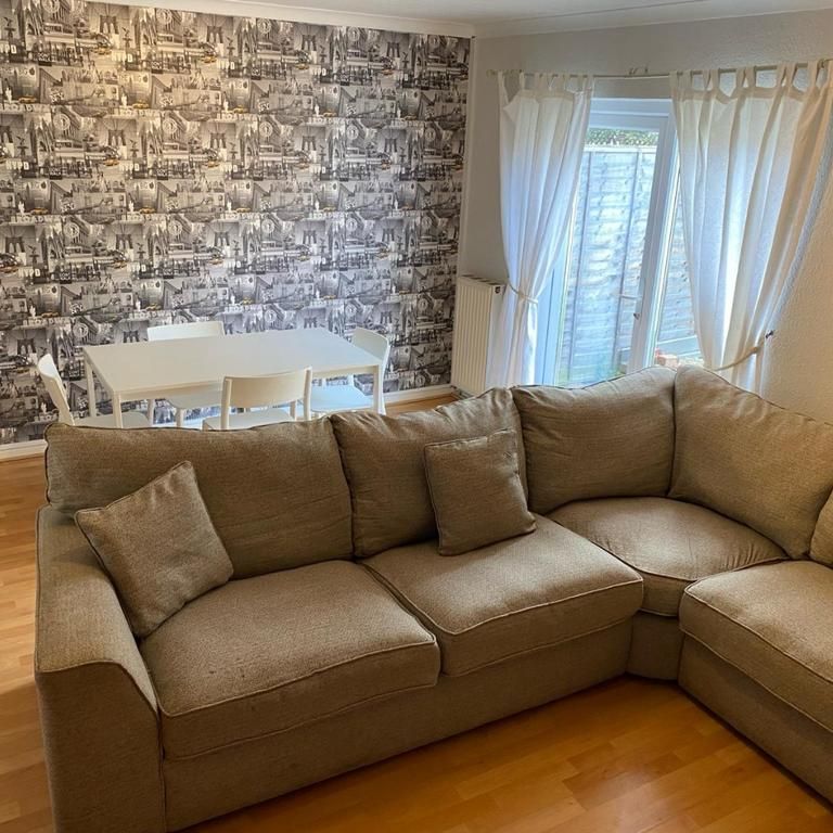 4 bedroom semi-detached house to rent - Photo 1