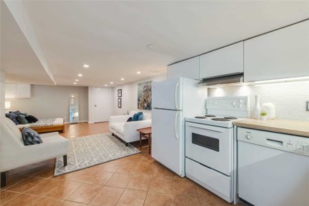 For Lease - 13 Winnifred Avenue Unit# Lower, Toronto, Ontario - Photo 4