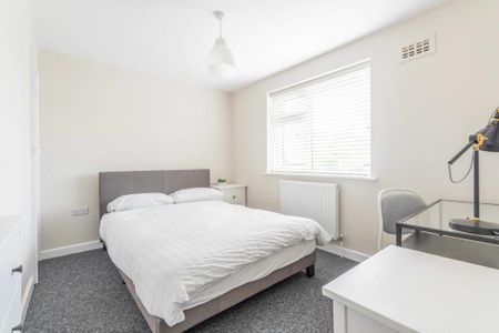 6 bedroom semi-detached house to rent - Photo 5