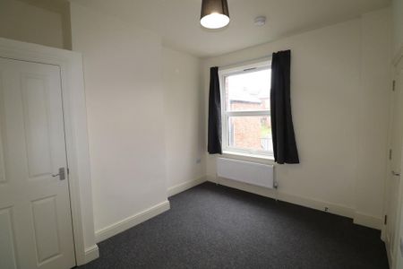 3 bedroom apartment to rent - Photo 2