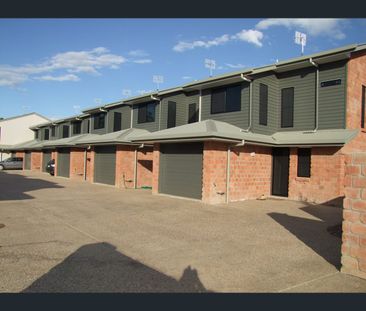 6/8-10 Lambert Drive, Moranbah, Qld 4744 - Photo 3