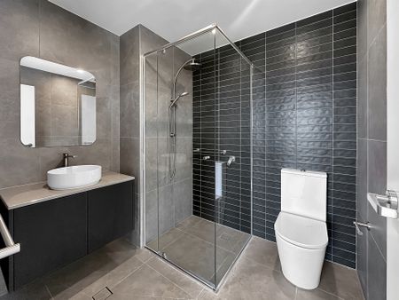 Amazing Two Bedroom Apartment in Lyneham - Photo 4