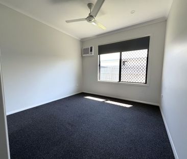 MODERN LIVING IN MOUNT LOW - 4 BEDROOMS + MEDIA ROOM - Photo 3