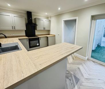 Heol Tregoning, LLANELLI - Photo 6