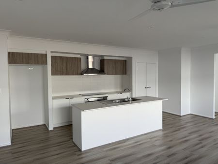 11 Wattle Grove, Harristown - Photo 3