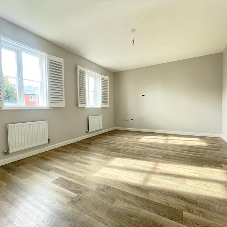 4 bedroom terraced house to rent - Photo 1