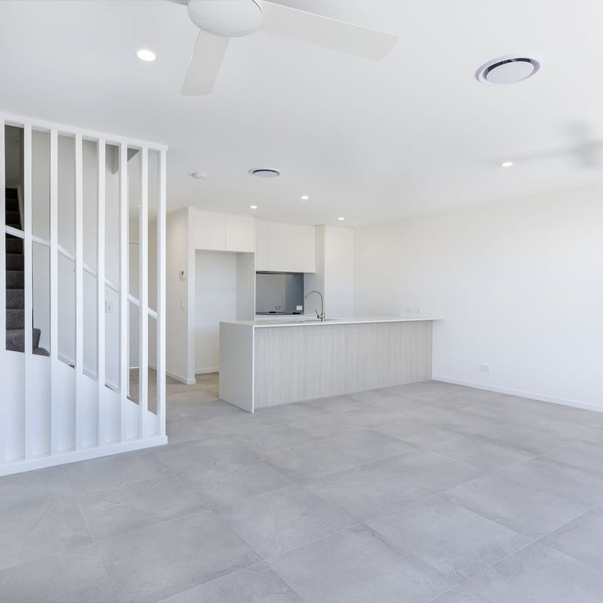 Beautiful new townhouse for rent - Photo 1