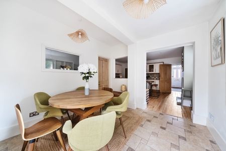 3 bedroom detached house to rent - Photo 2